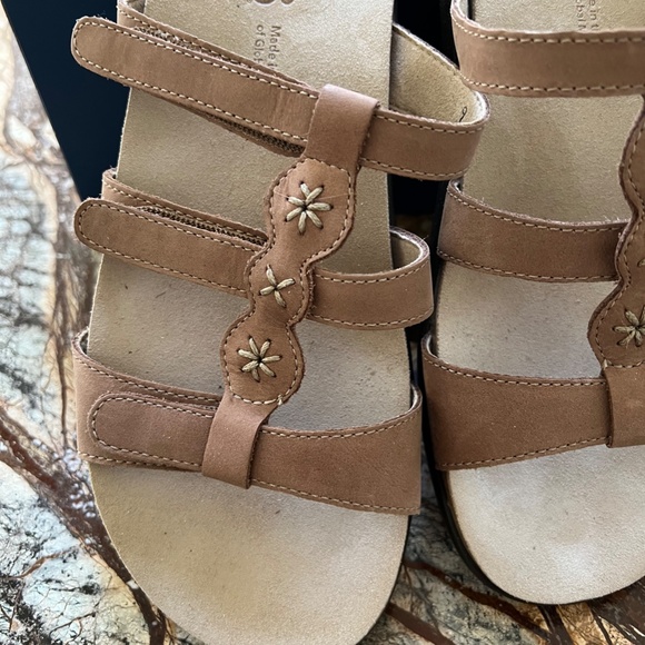 SAS Sandals size 9 - Picture 4 of 10